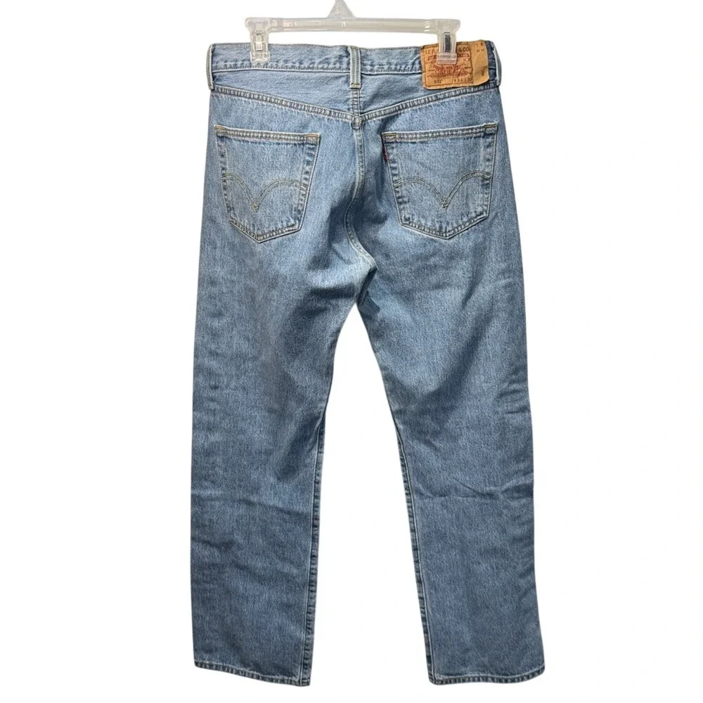 Levis 501 Original Straight Leg Jeans Mens 34x32 Light Wash Blue Button Fly - Picture 2 of 4